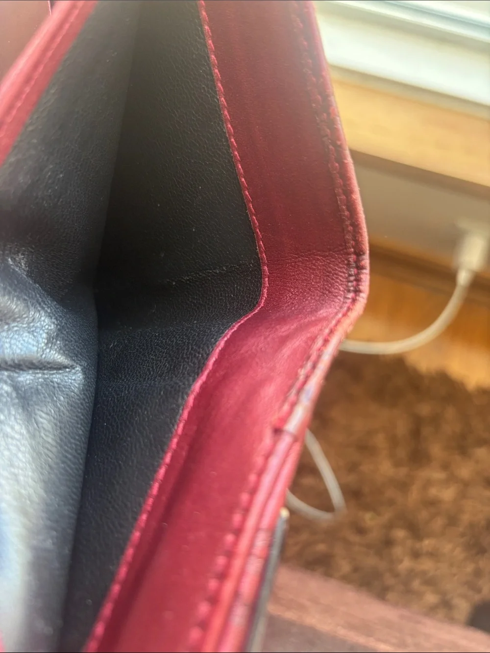 Pre loved Gucci Compact embossed wallet - Picture 5 of 8